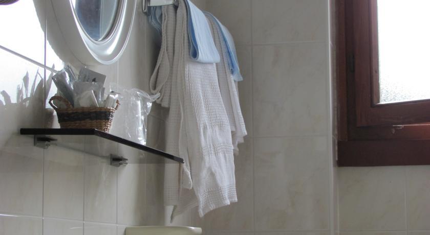 Albergo La Genzianella Miasino Quarto foto